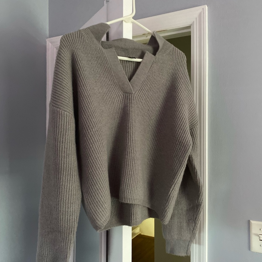 Women’s Sweater From Windsor, Size Medium